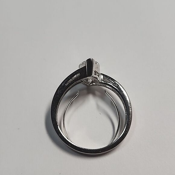 Elegant Silvertone Marquise Cut Glass Stone Ring Size 11.75 - Picture 4 of 4